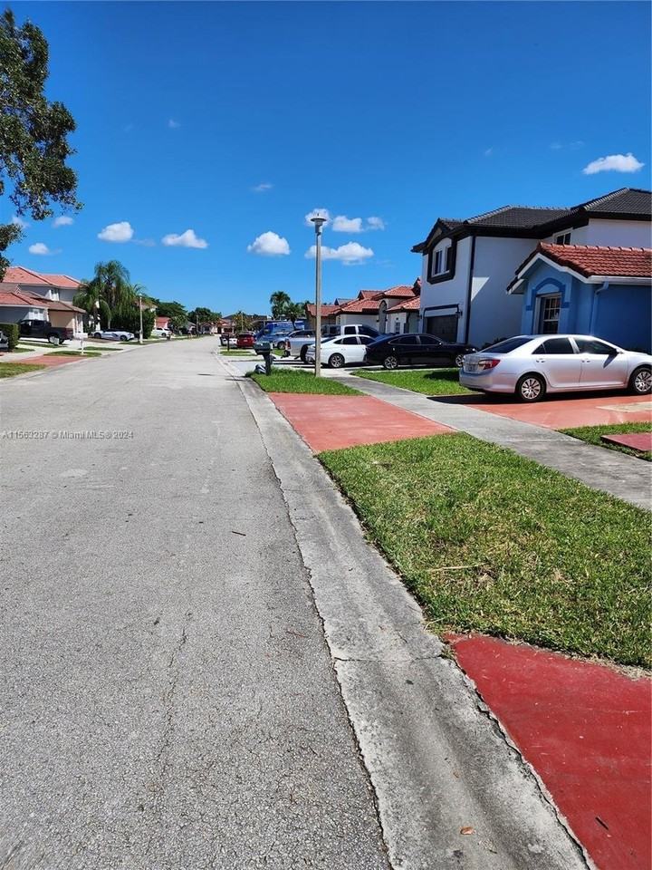 14288 Sw 177th St - Photo 2 of 8