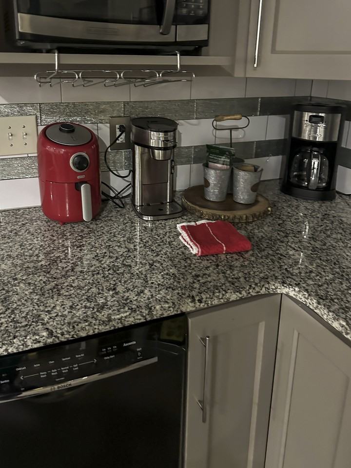 Pineborough Rd - Photo 5 of 21