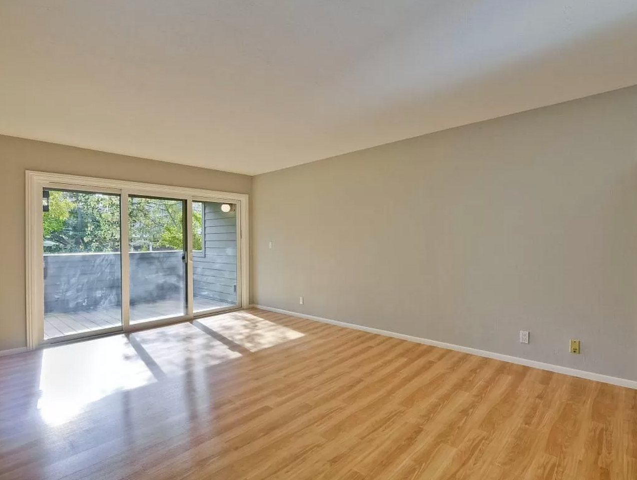 615 Forest Ave - Photo 3 of 10