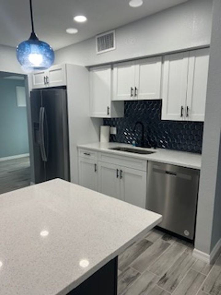 1613 Scott St - Photo 2 of 23