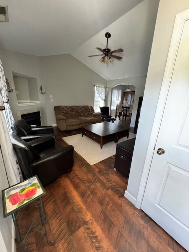 311 Wright St - Photo 3 of 14