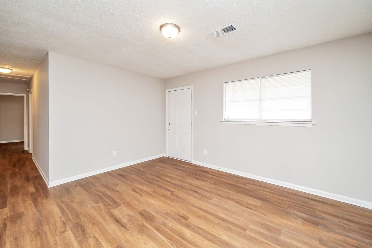 187 Crenshaw Dr - Photo 6 of 21