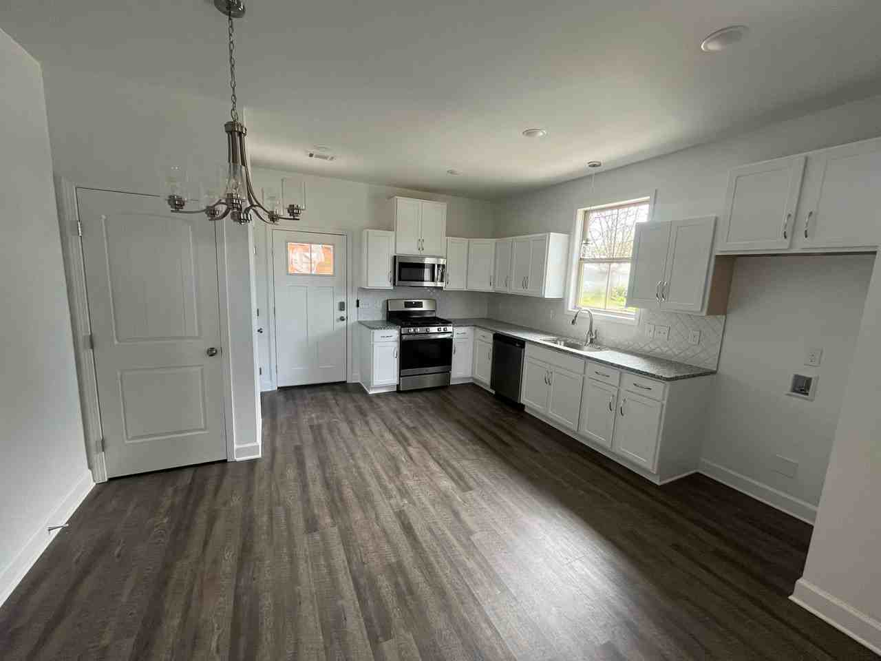 1701 29th Ave - Photo 2 of 4