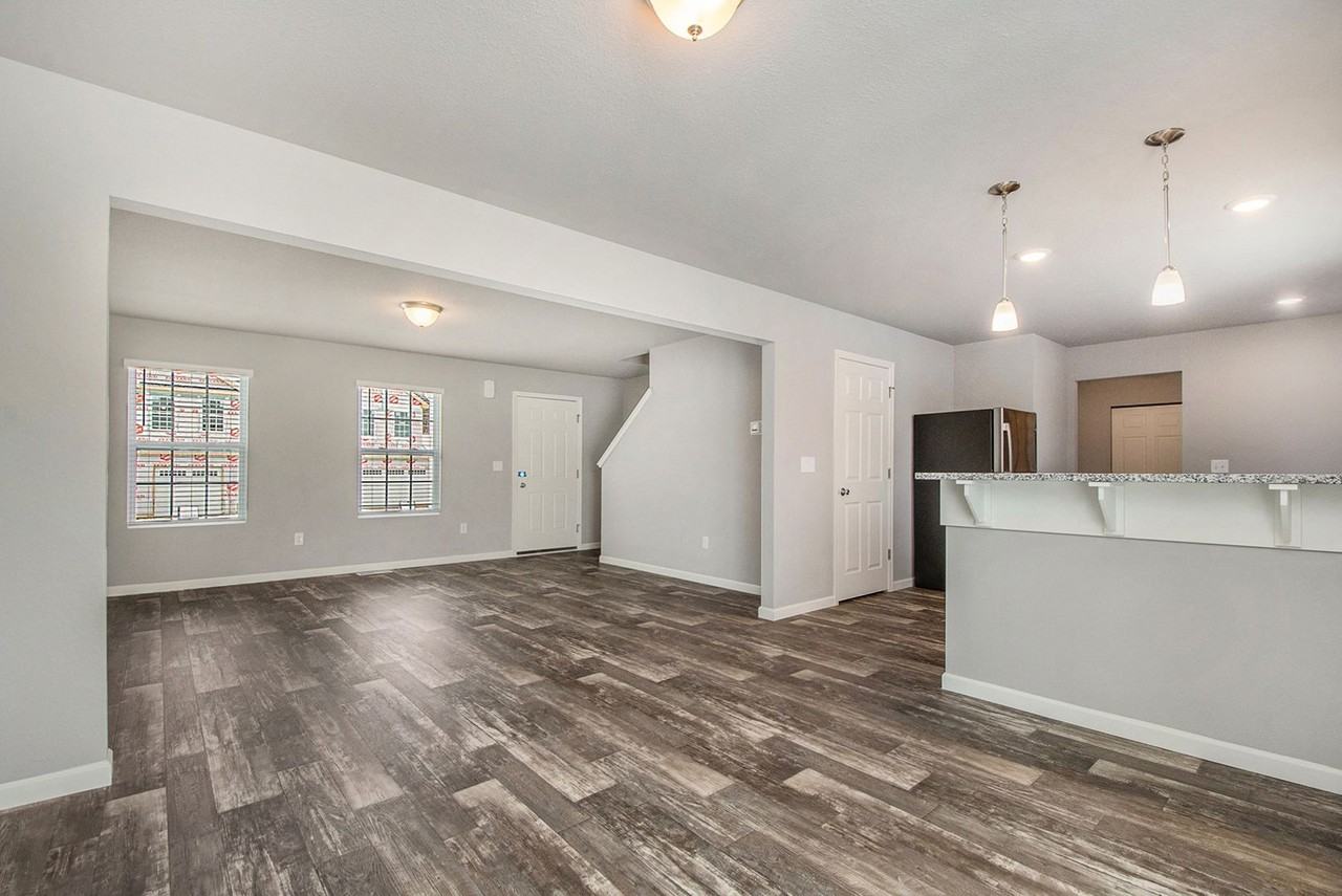 587 Courtyard Pl - Photo 3 of 30