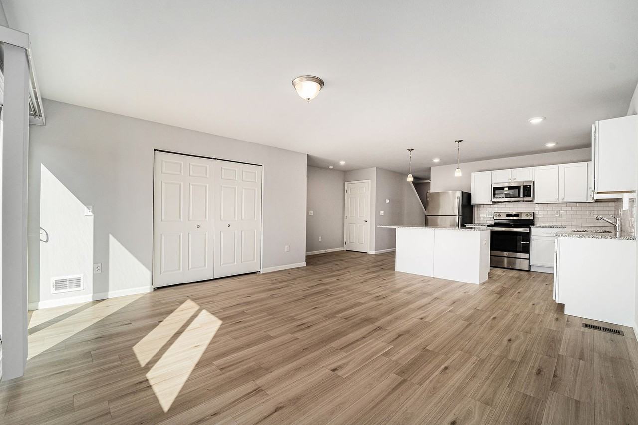 2413 Richardson Ct - Photo 5 of 22