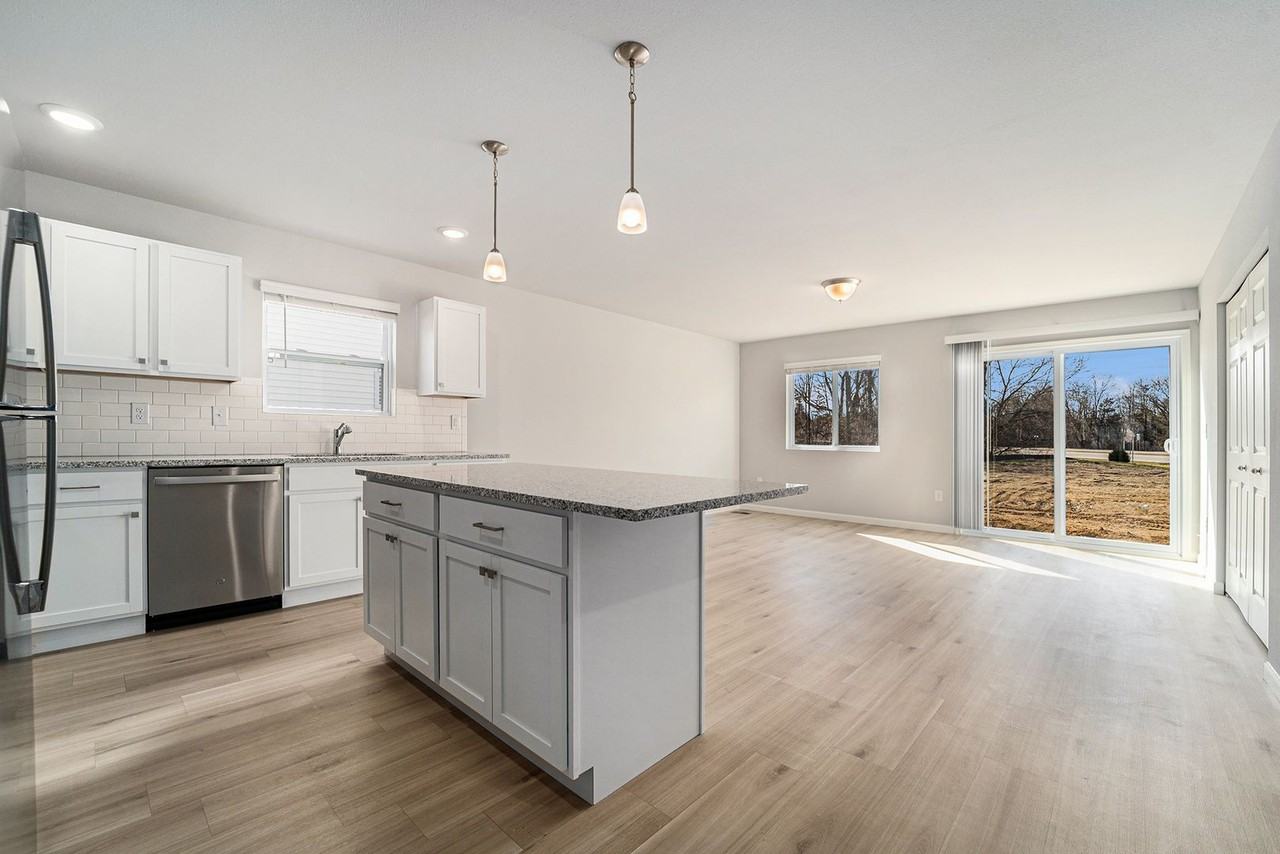 2413 Richardson Ct - Photo 6 of 22