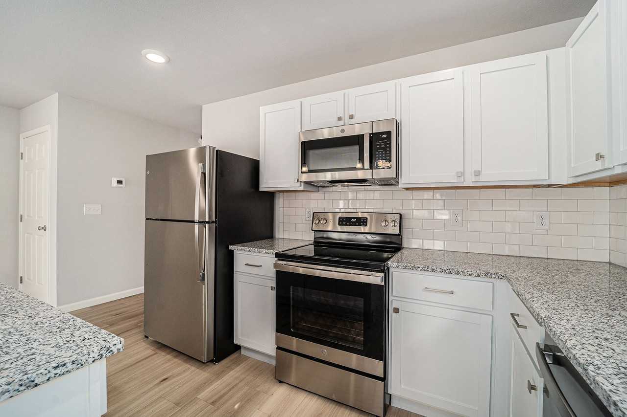 2409 Richardson Ct - Photo 2 of 21