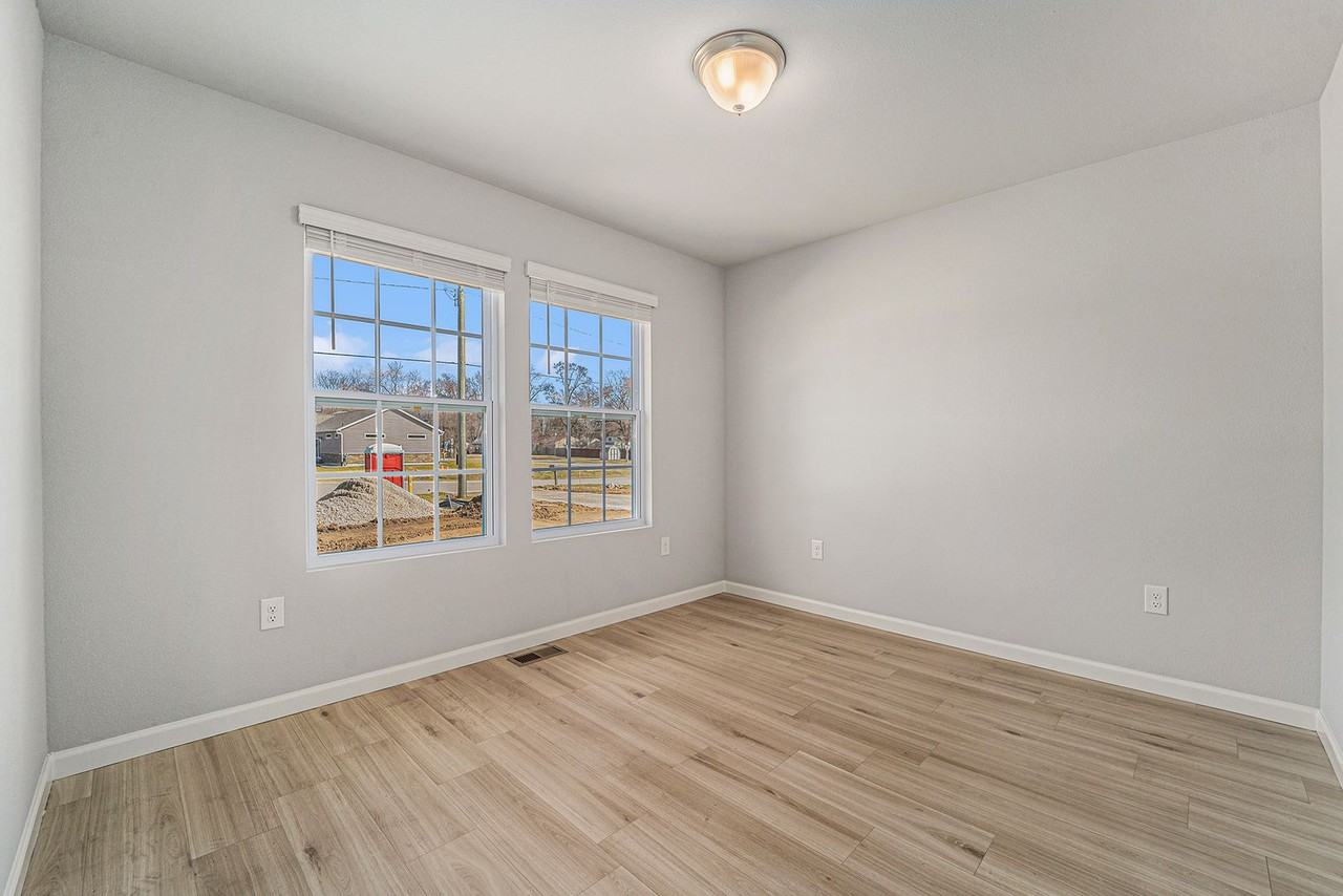 2409 Richardson Ct - Photo 5 of 21