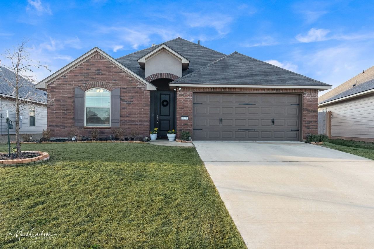 319 Ouachita Ln - Photo 2 of 17