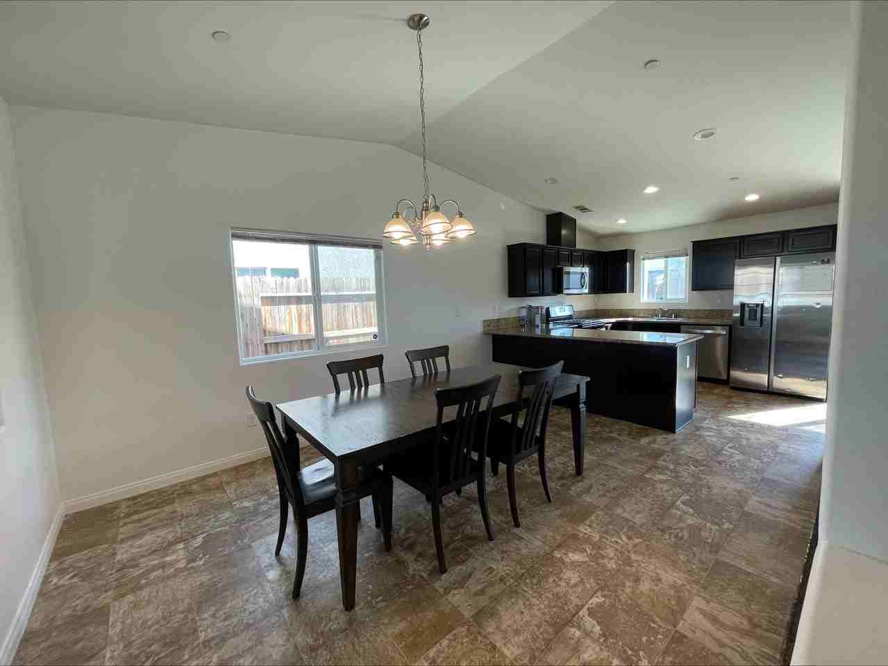 1103 Guerrero Ave - Photo 4 of 15