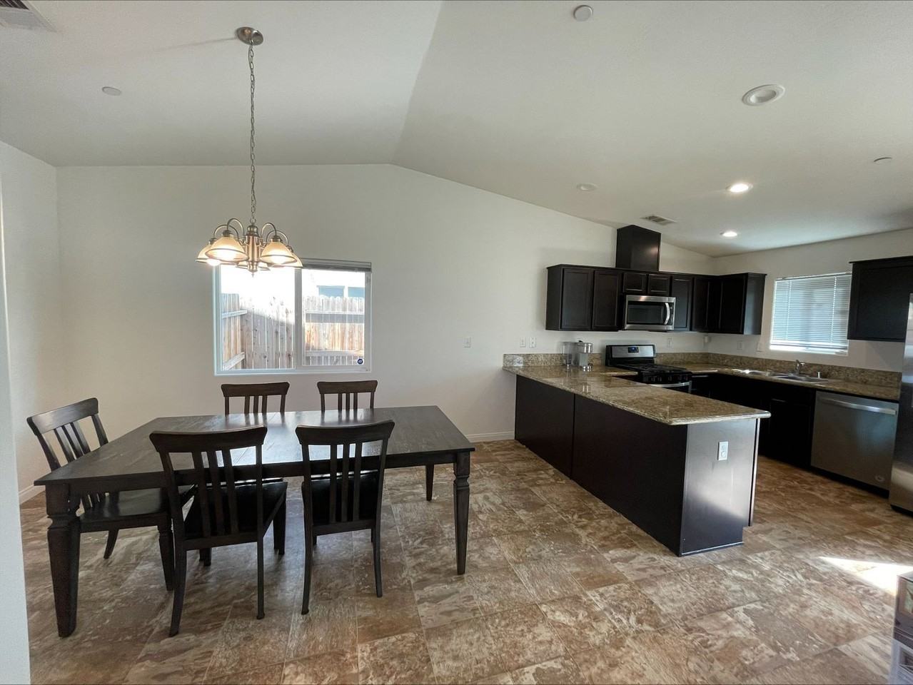 1103 Guerrero Ave - Photo 5 of 15