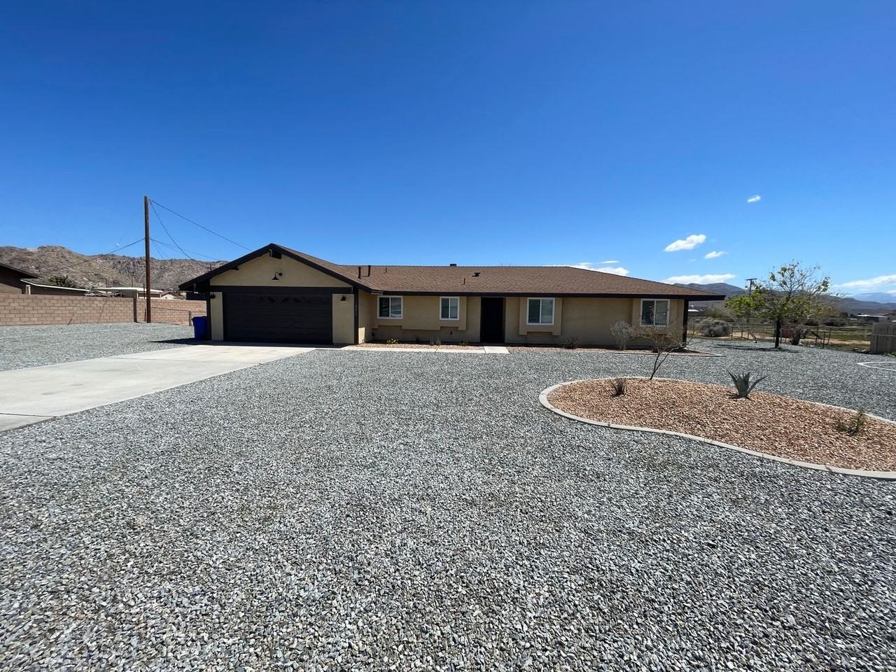 16271 Tenaya Rd - Photo 2 of 28