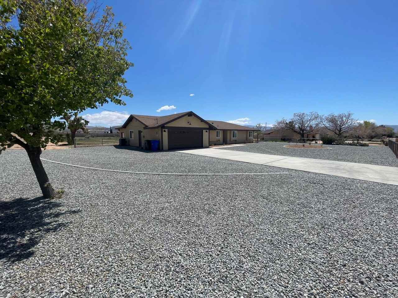 16271 Tenaya Rd - Photo 3 of 28