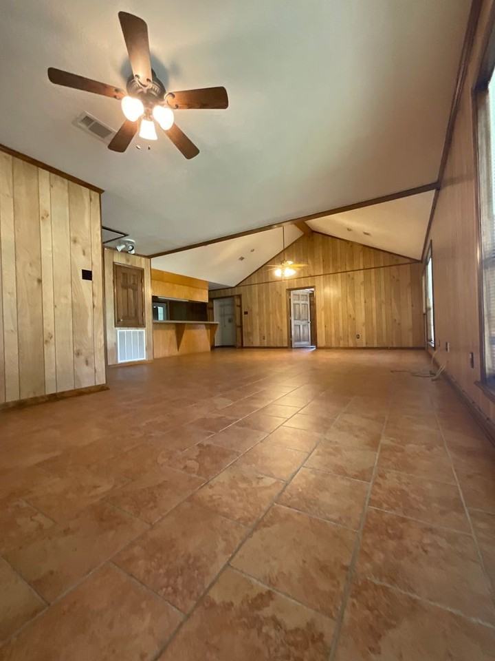 156 Kelley St - Photo 4 of 30