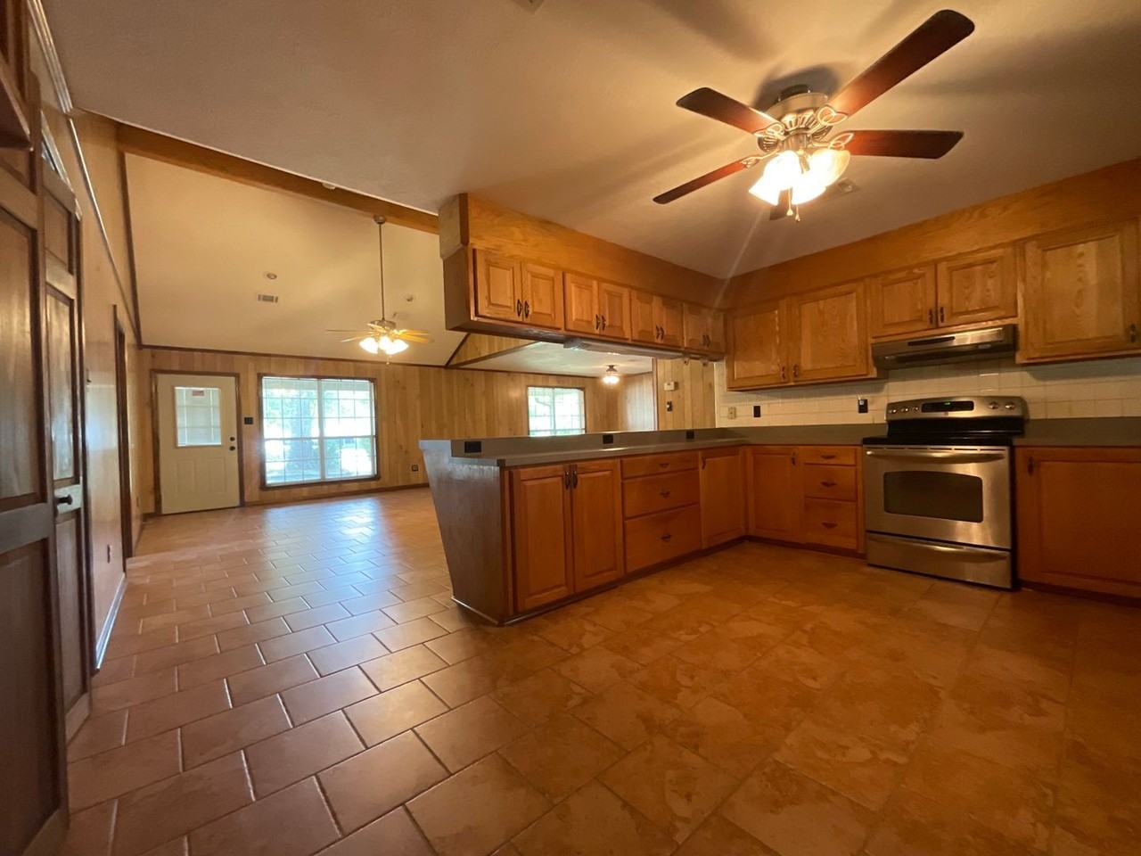 156 Kelley St - Photo 7 of 30