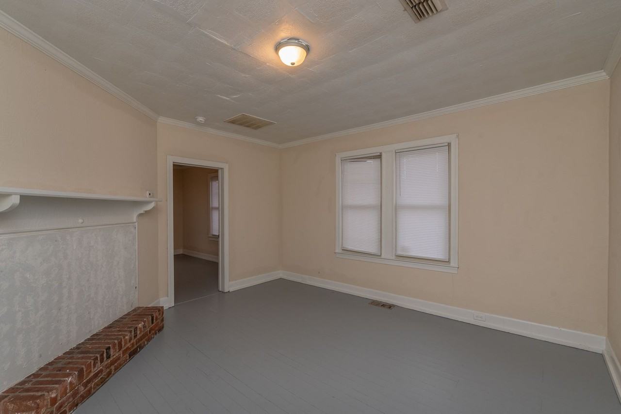 151 Curry St - Photo 7 of 32