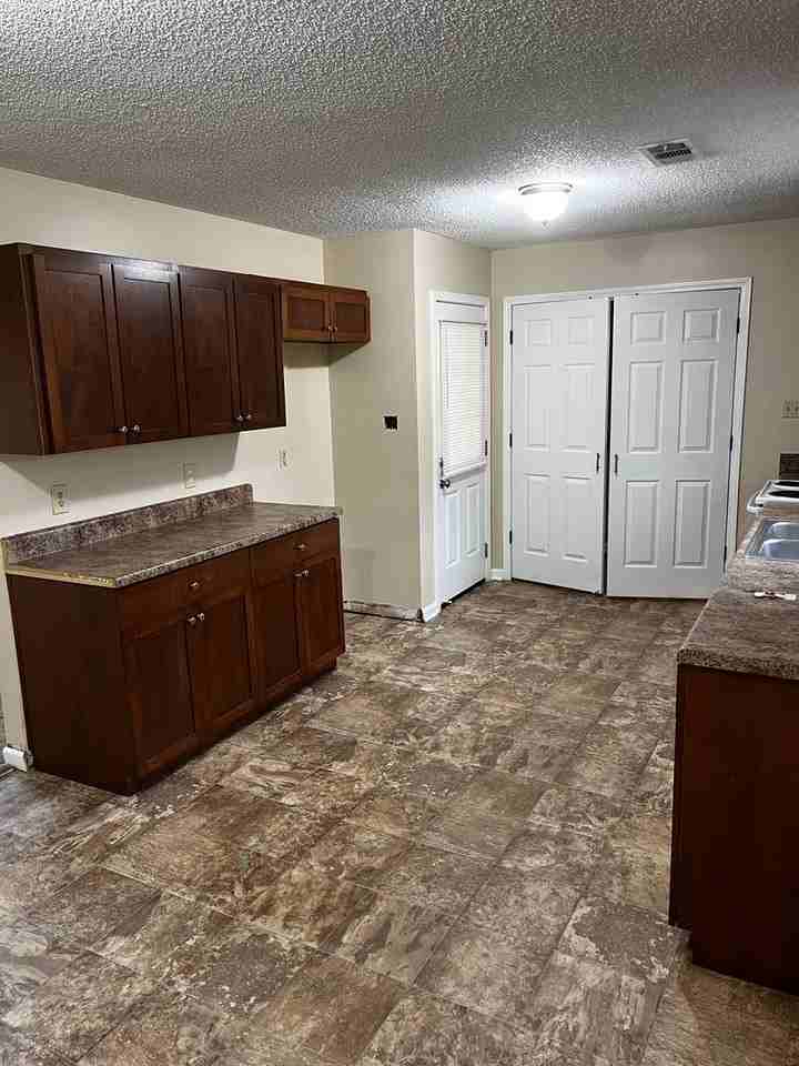 130 Colonial Heights Dr - Photo 2 of 13