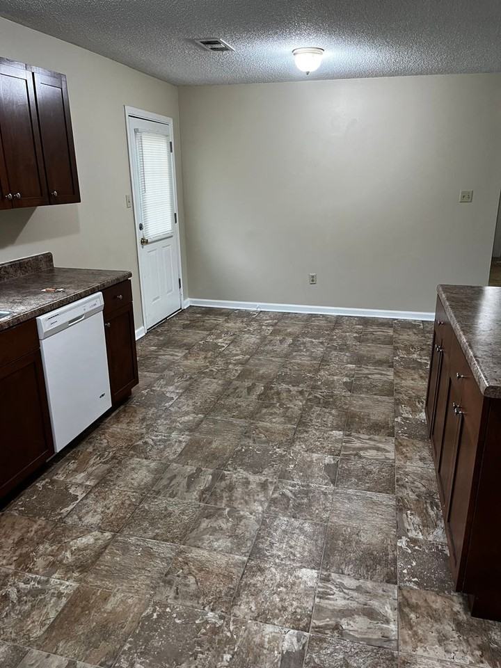 130 Colonial Heights Dr - Photo 3 of 13