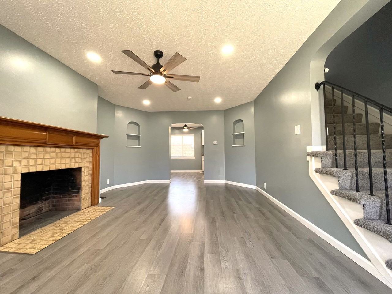 1283 Linwood Ave - Photo 6 of 27