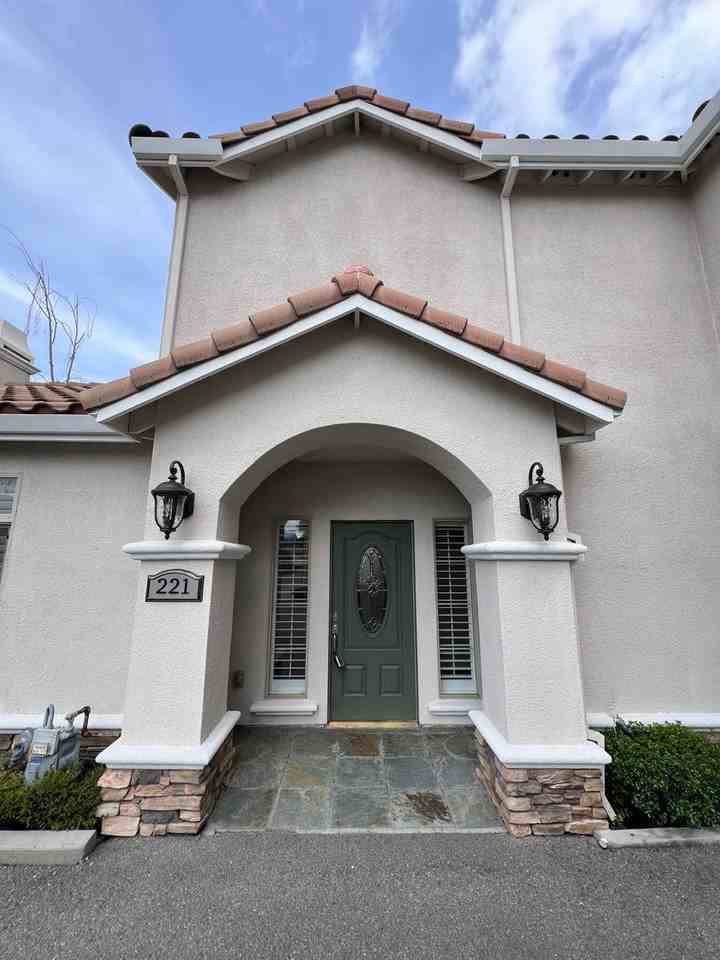 221 W Rincon Ave - Photo 3 of 41