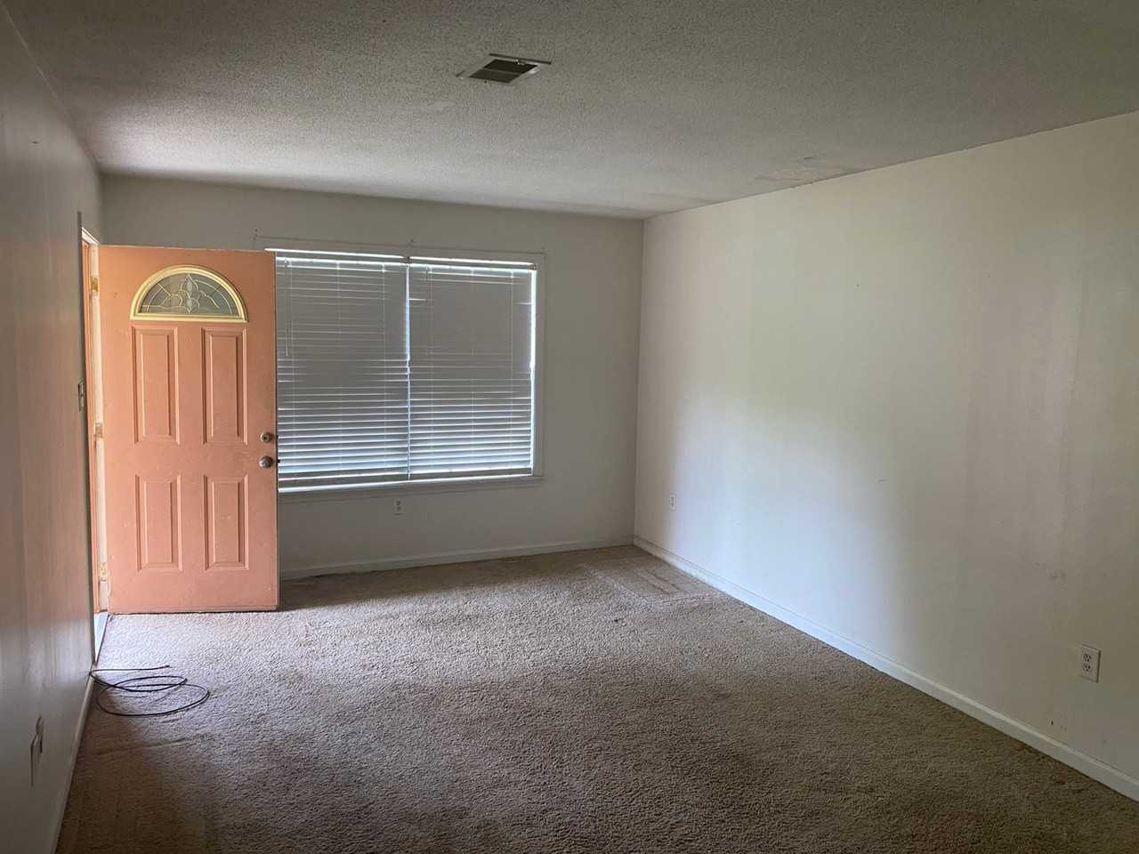 3505 Stafford St - Photo 3 of 10