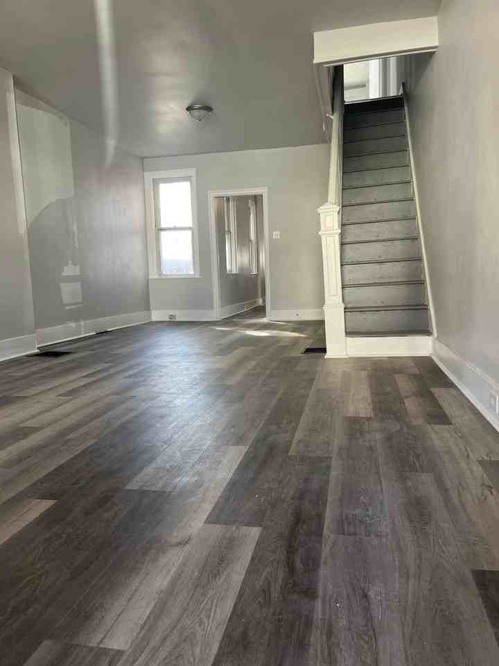 305 S Marshall St - Photo 2 of 14