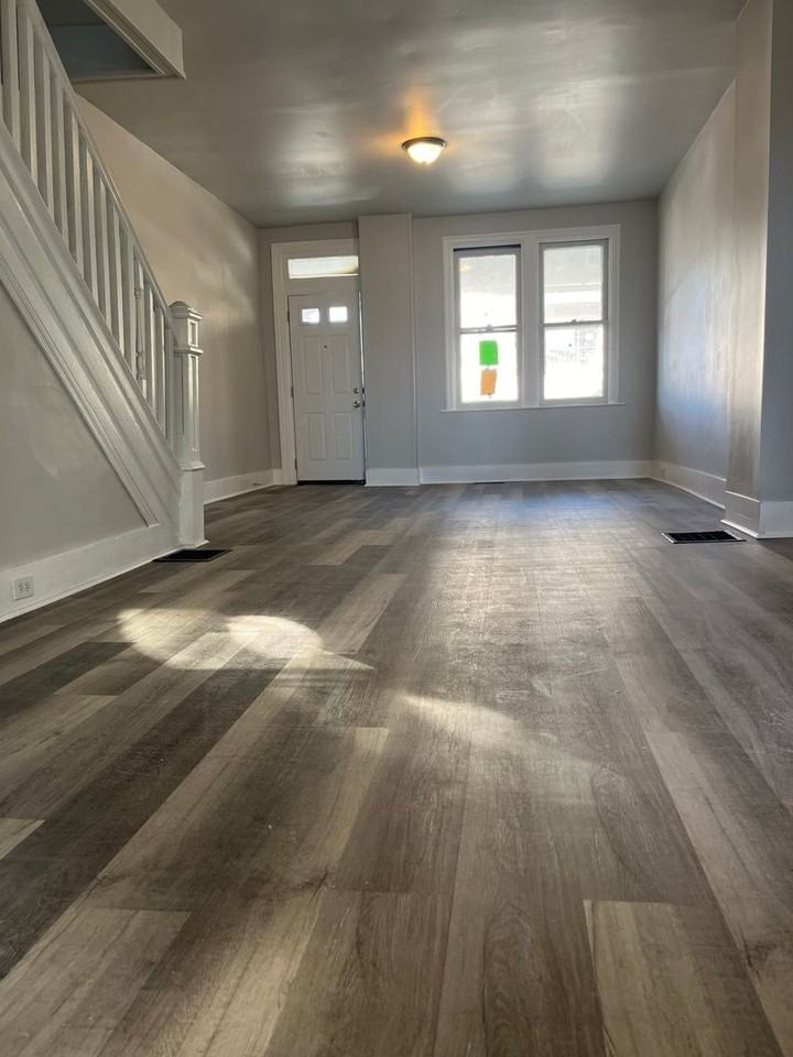 305 S Marshall St - Photo 3 of 14