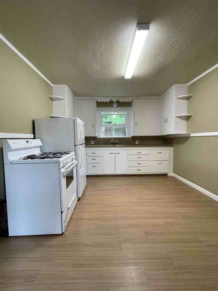 2429 Graham Rd - Photo 4 of 10