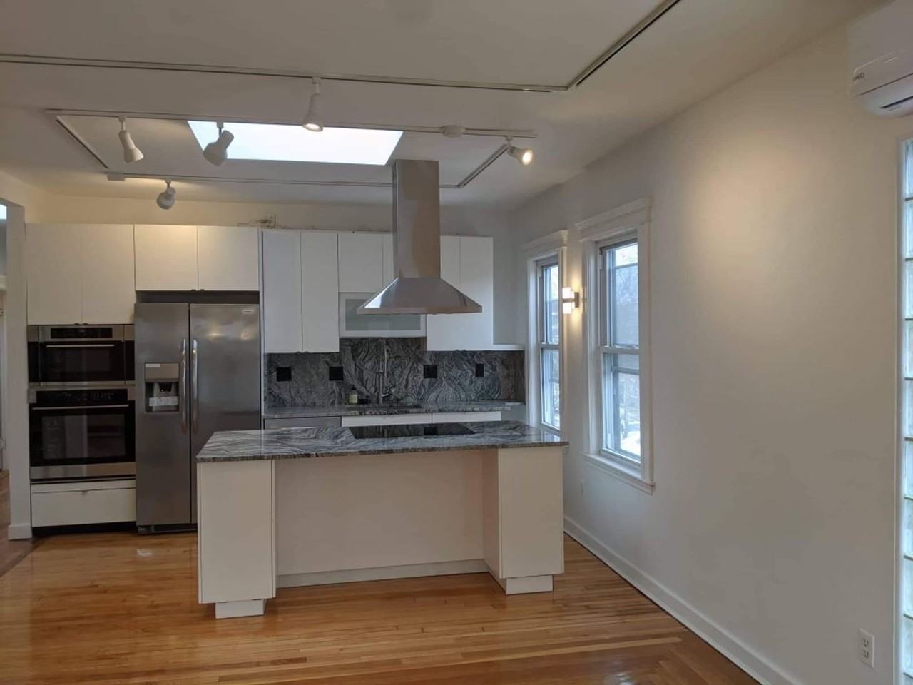 222 Harvard St - Photo 6 of 25