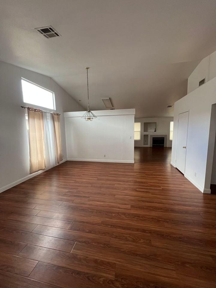 5911 Golden Sunset Ct - Photo 3 of 18