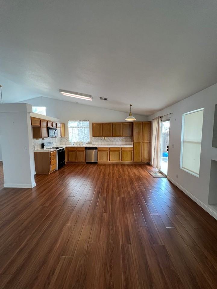 5911 Golden Sunset Ct - Photo 6 of 18