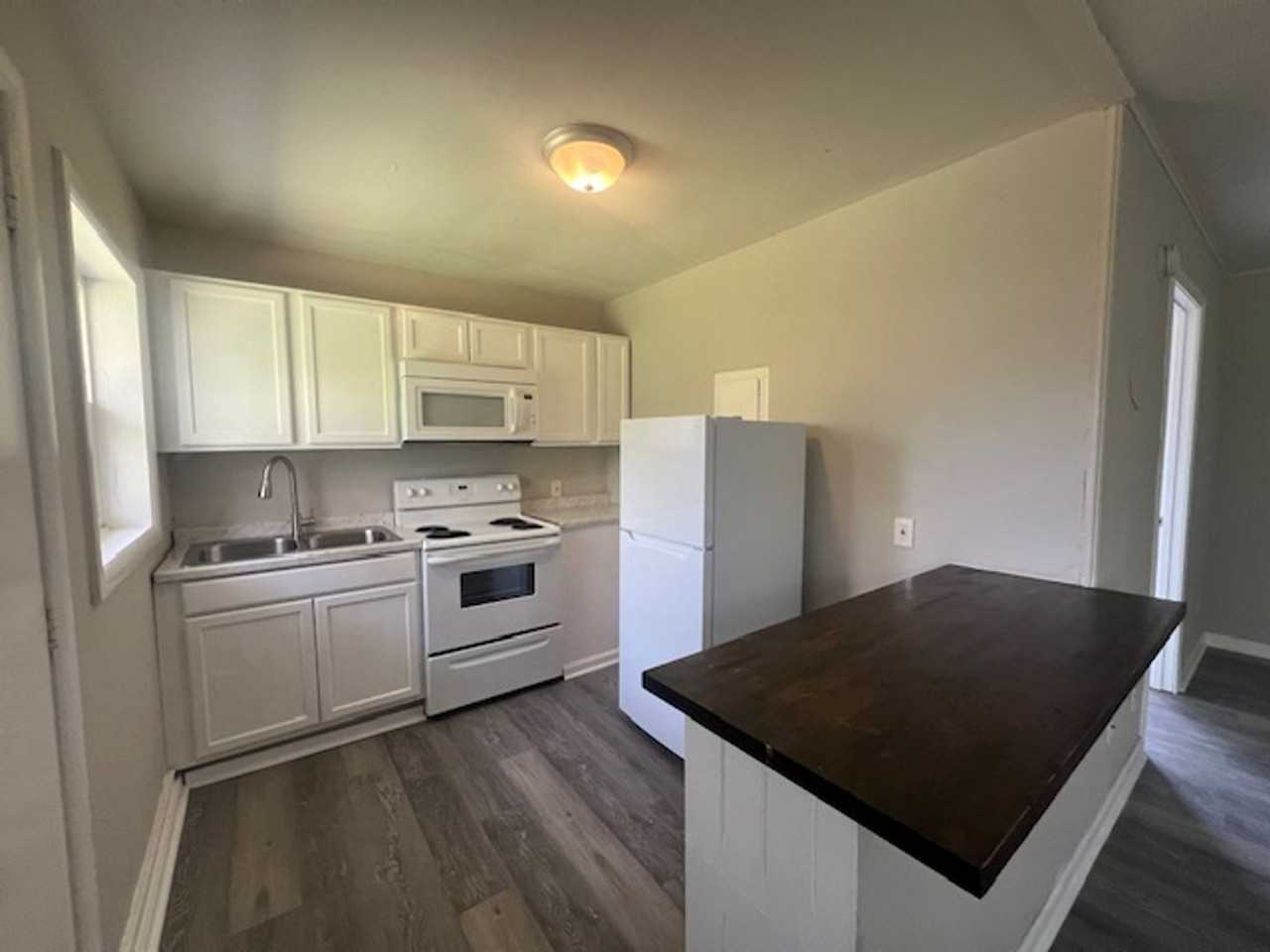 210 Lieber Street - Photo 4 of 10