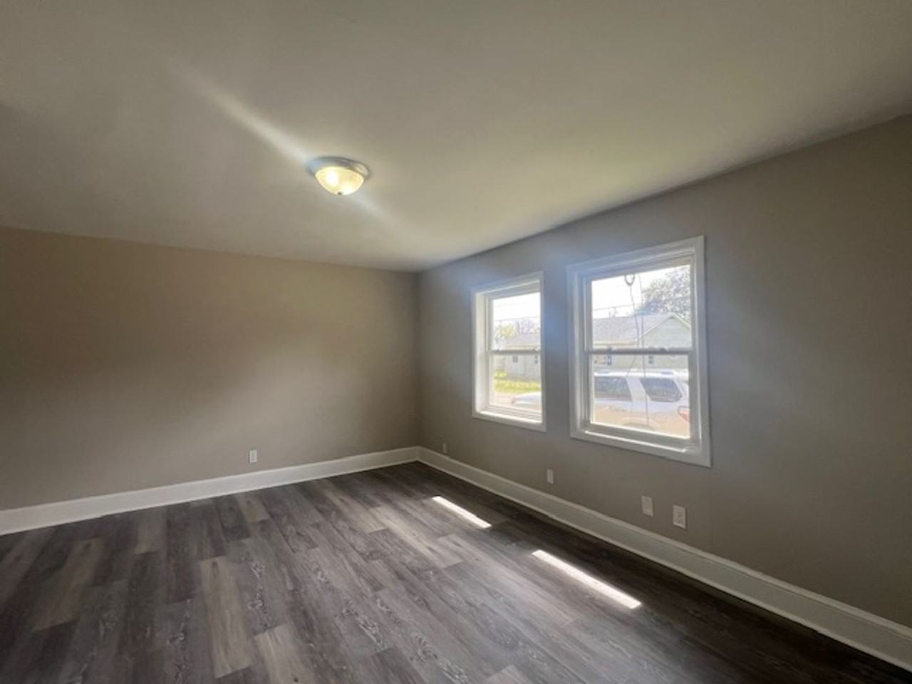 210 Lieber Street - Photo 5 of 10