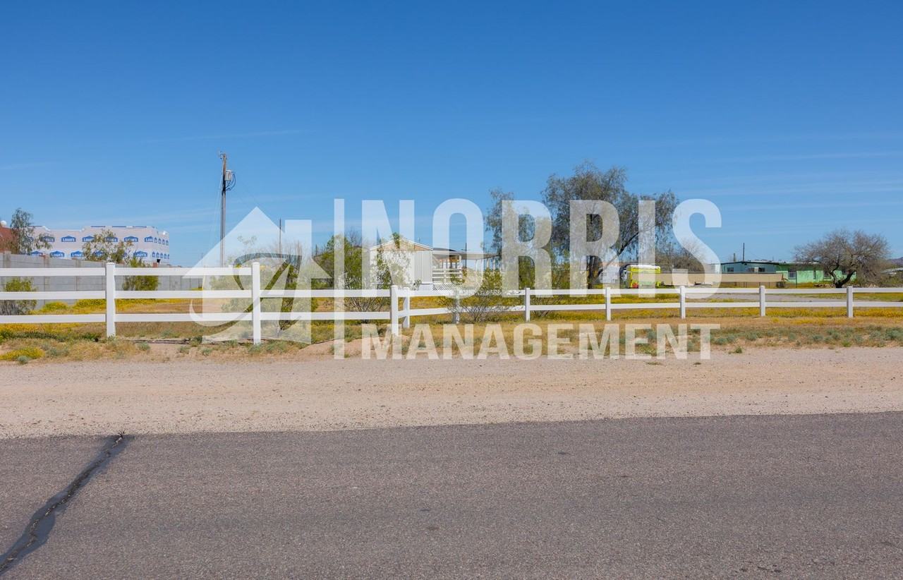 18230 W Havasupai Dr - Photo 6 of 23