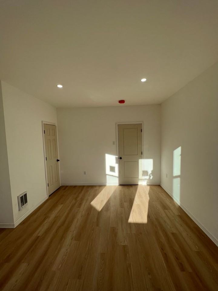 3138 West Weymouth Street - Photo 2 of 14