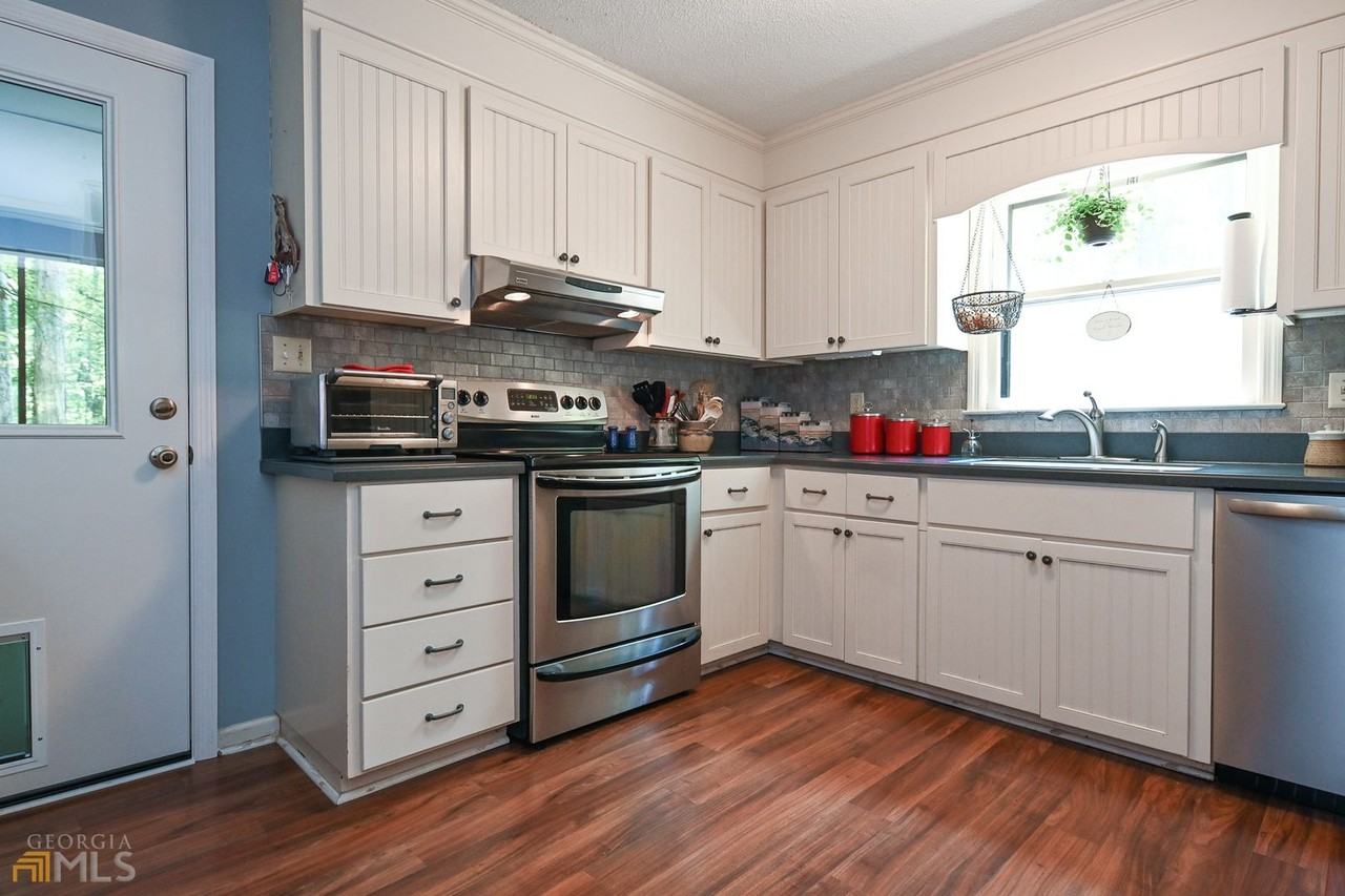 225 Snapfinger Dr - Photo 5 of 23