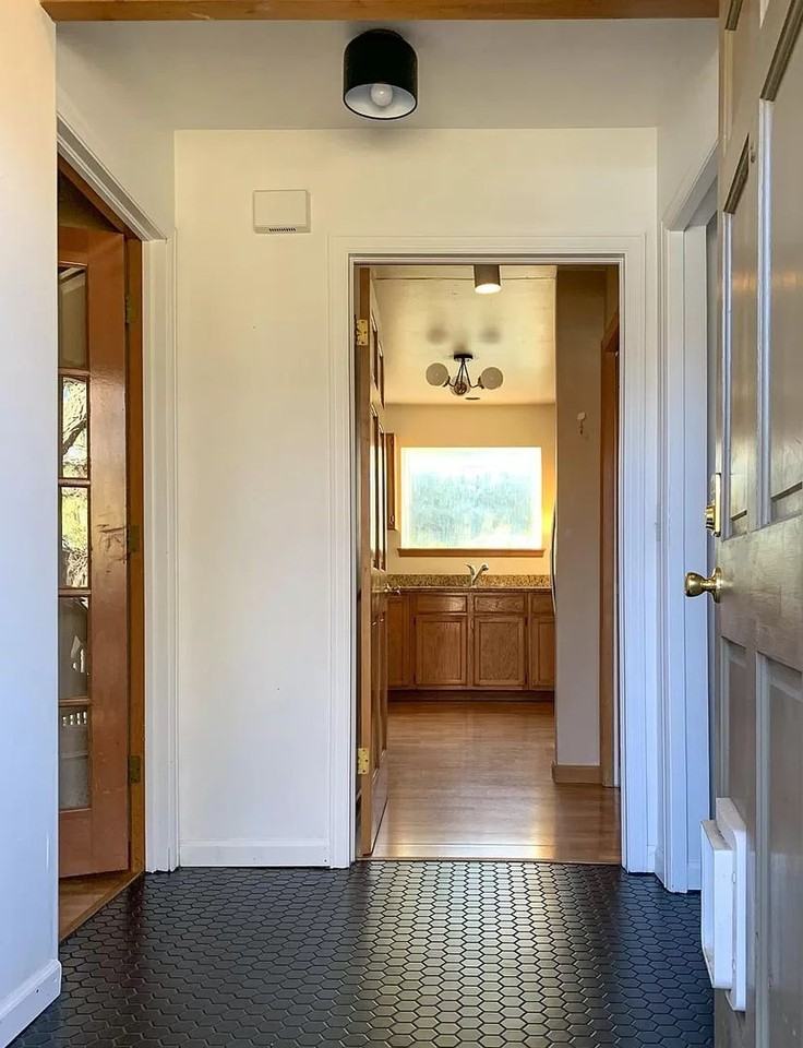 4651 Macarthur Ln - Photo 3 of 20