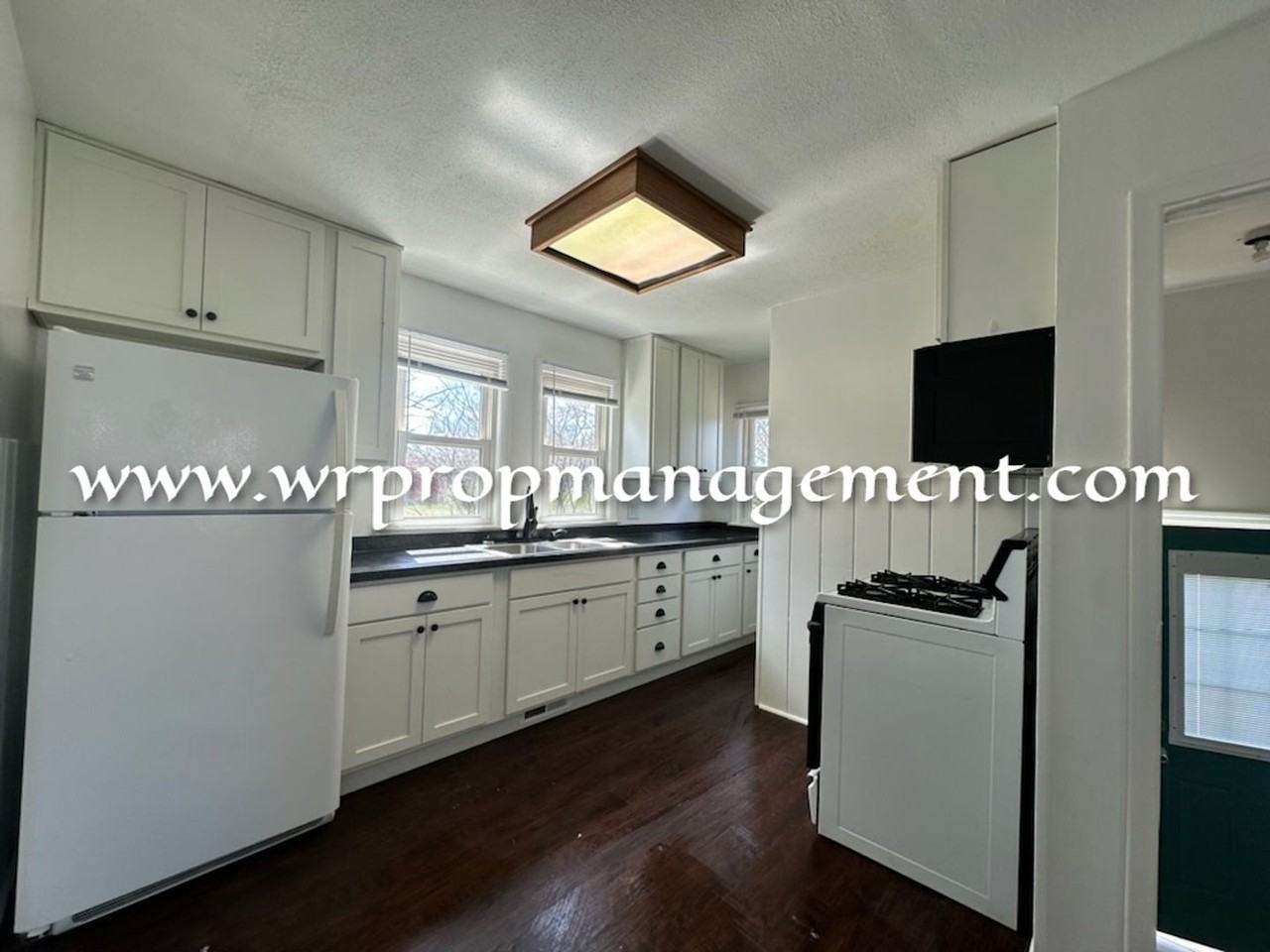 3135 Swartz Rd - Photo 3 of 7