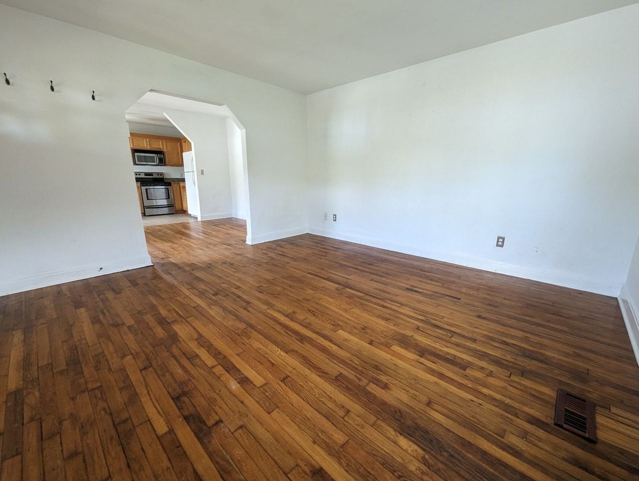 1302 Boscobel St - Photo 4 of 24