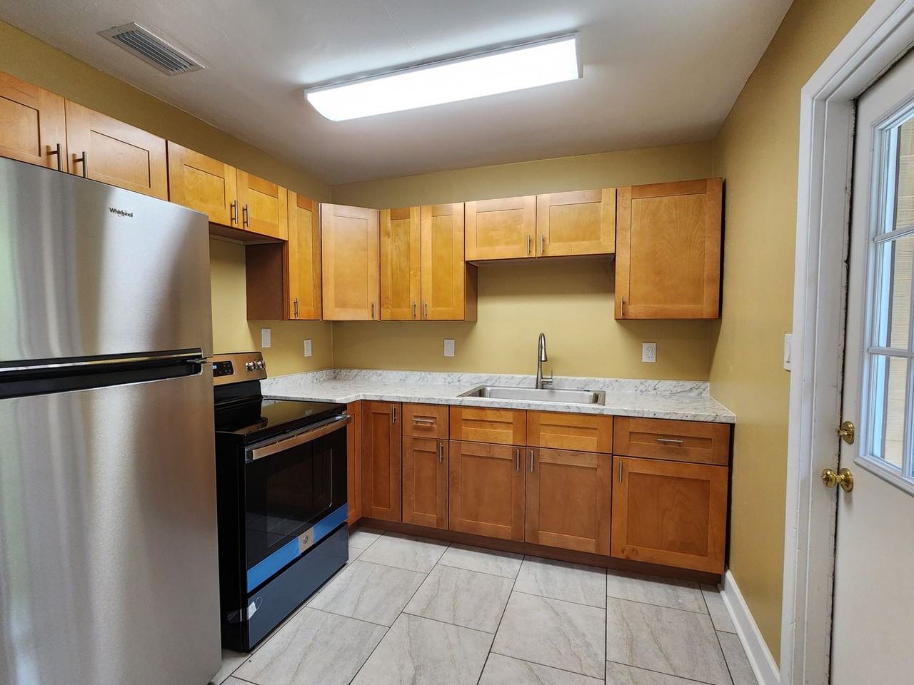 540 Ne 9th St - Photo 6 of 29