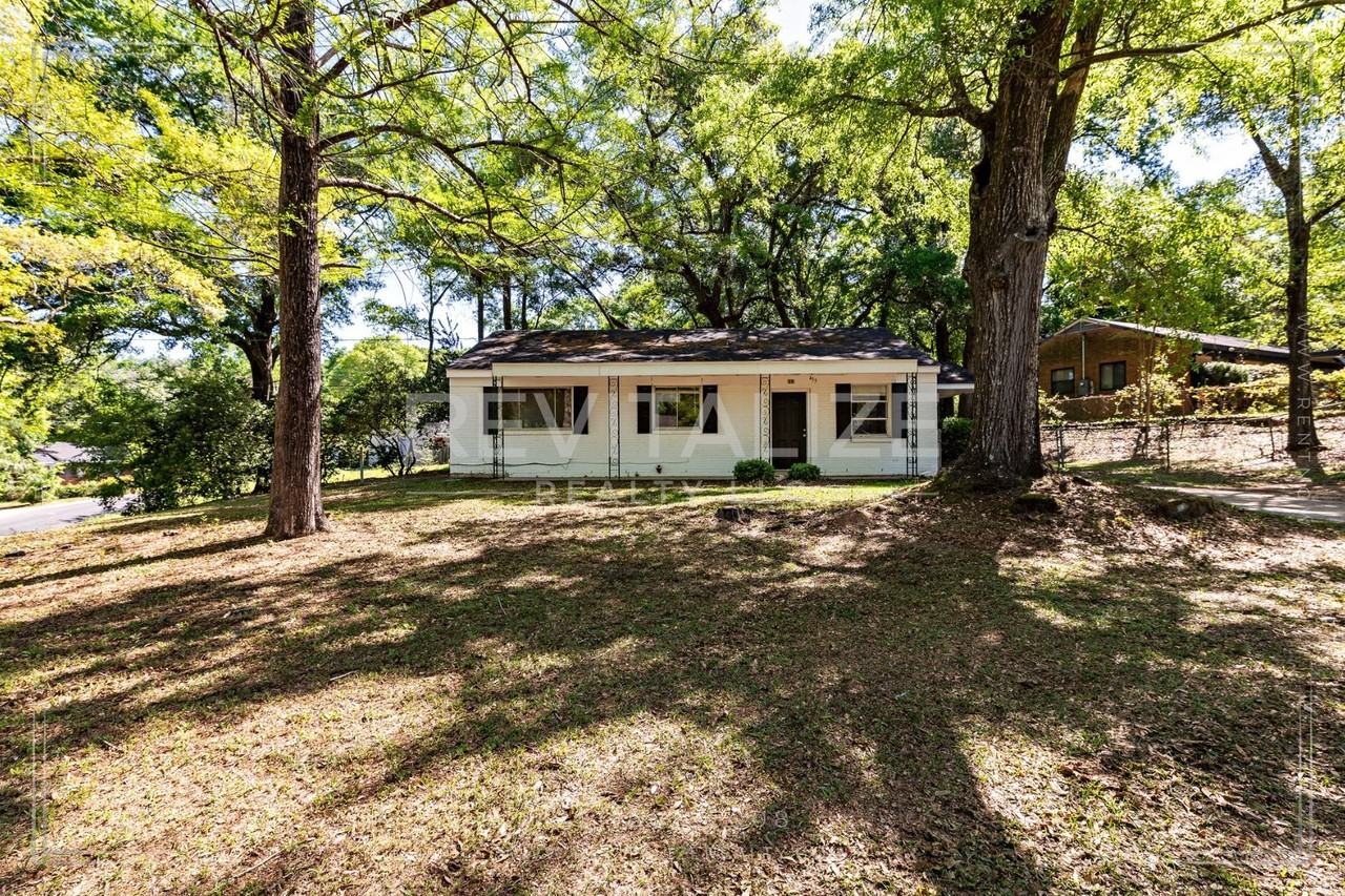 453 Elmwood Dr - Photo 3 of 29