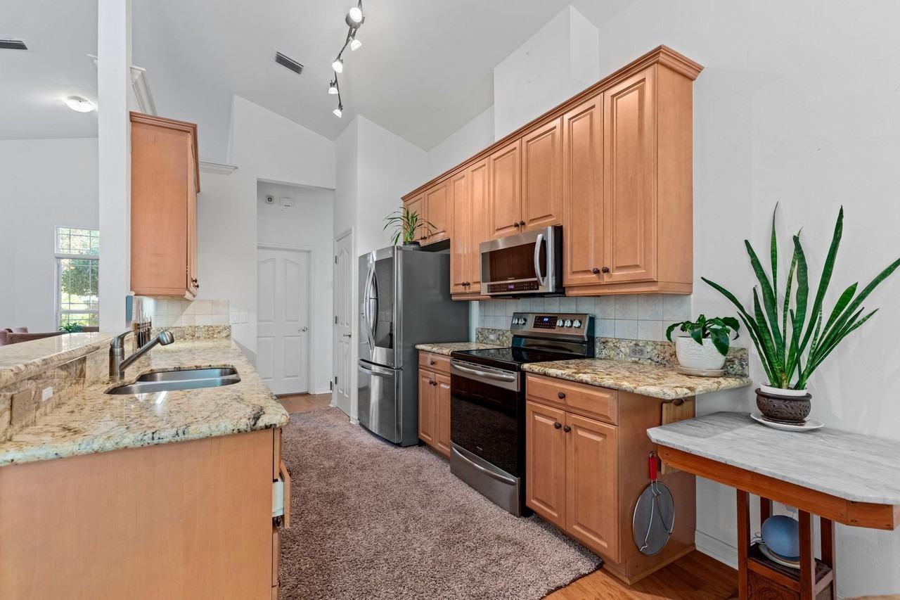 8409 Sw 8th Pl - Photo 4 of 28