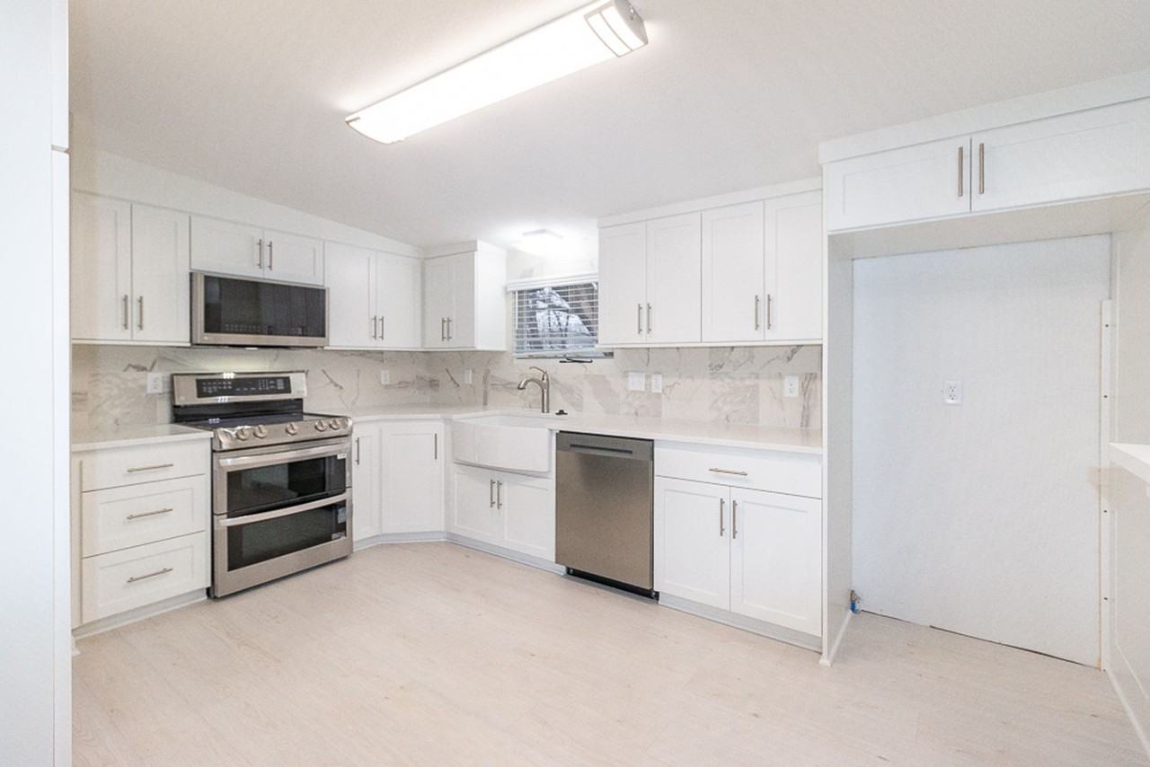 1109 W 21st St - Photo 2 of 32