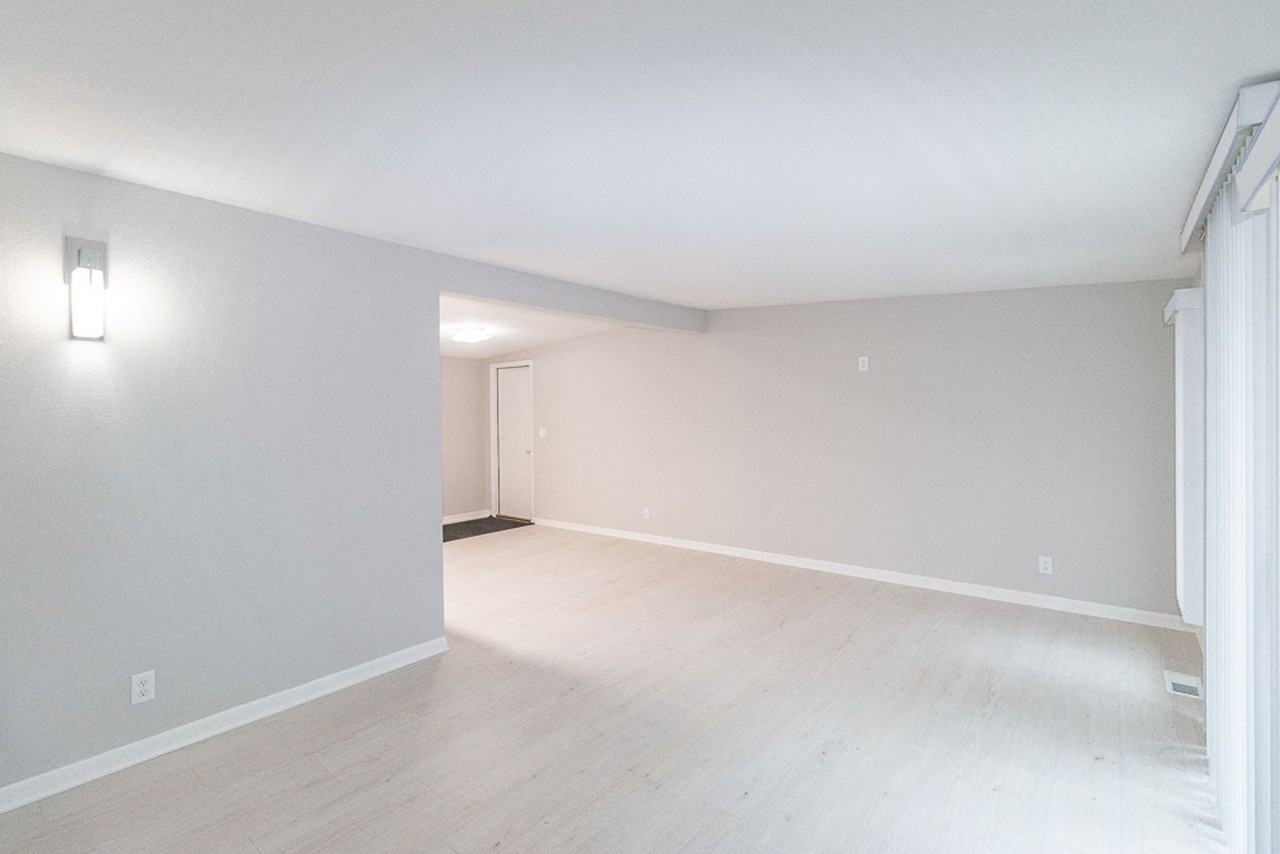 1109 W 21st St - Photo 3 of 32