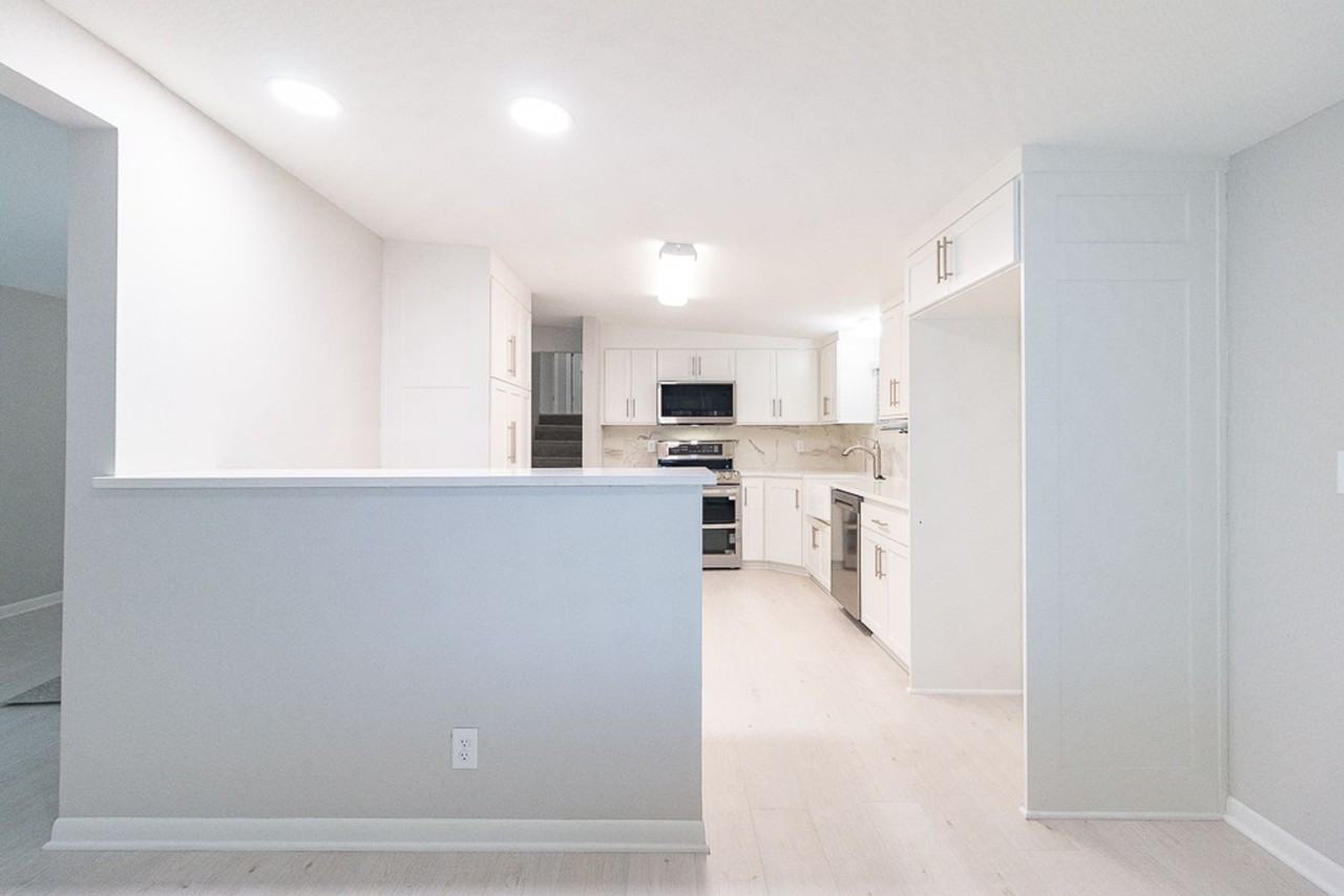 1109 W 21st St - Photo 6 of 32