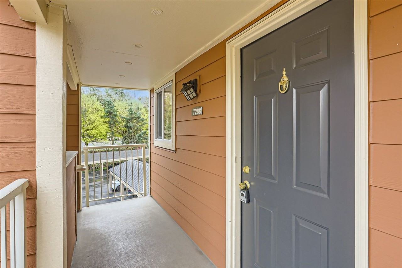 7288 W Lake Sammamish Pkwy Ne - Photo 2 of 27