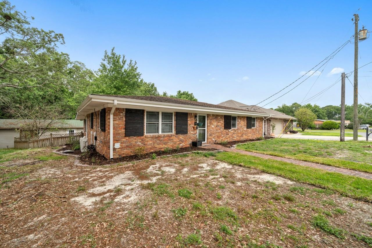 4 Roundabend Rd - Photo 3 of 34