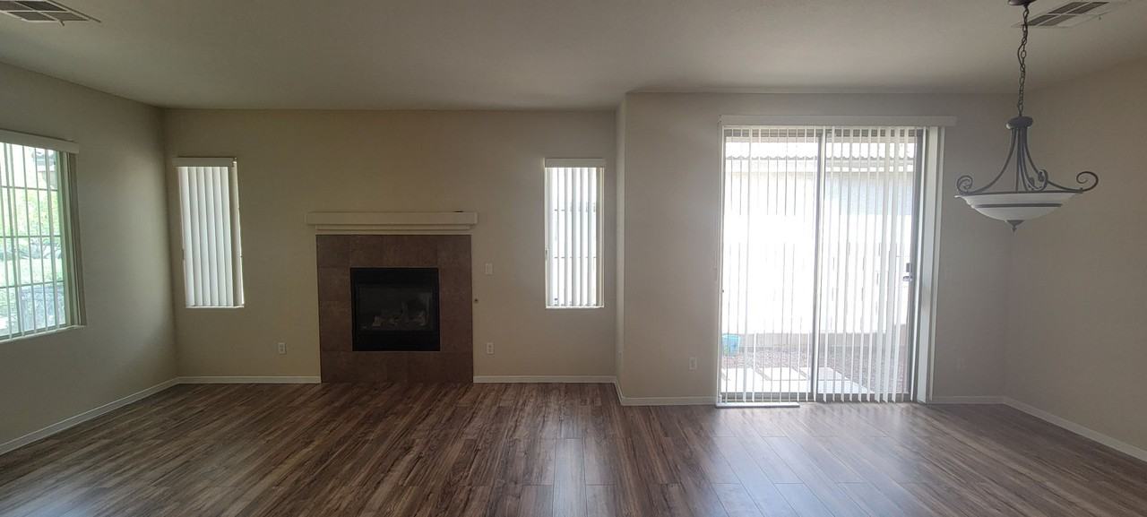 3833 Bowers Hollow Ave - Photo 4 of 31