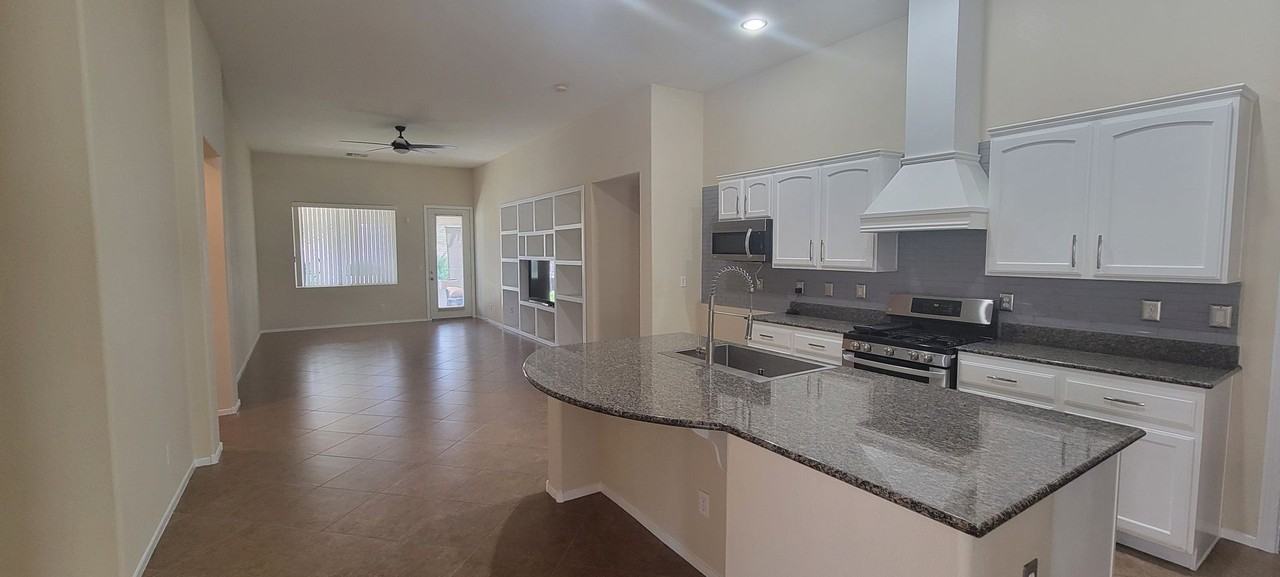 3833 Bowers Hollow Ave - Photo 5 of 31