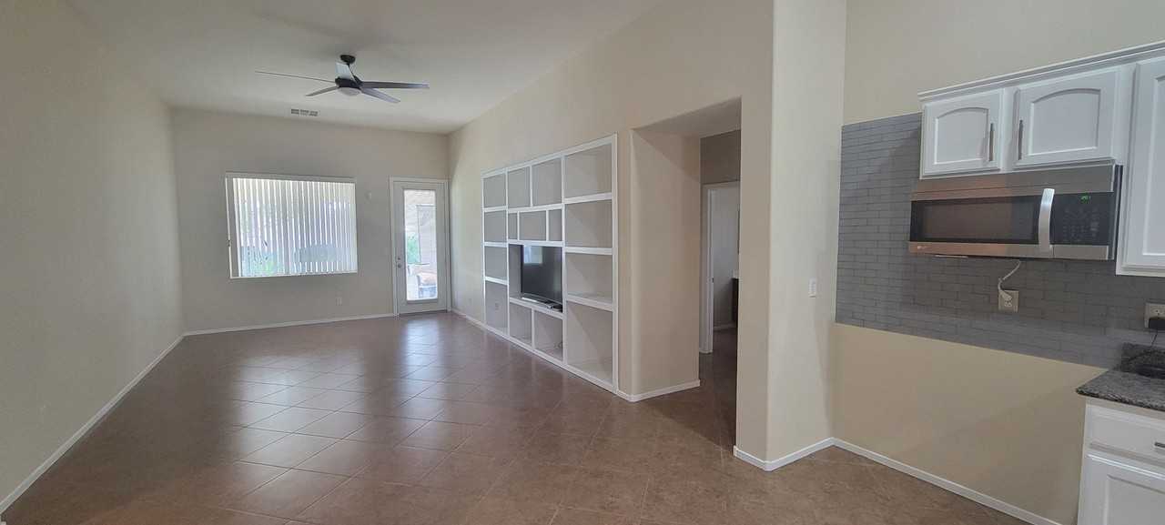 3833 Bowers Hollow Ave - Photo 7 of 31